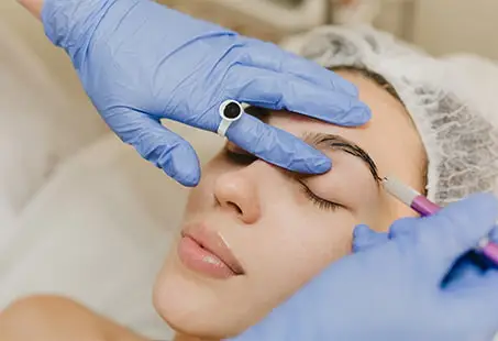 microblading eyebrows