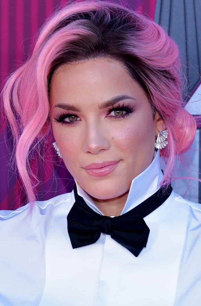 Halsey pink hair