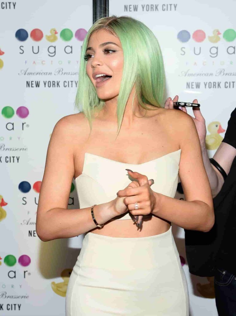 Kylie Jenner green wig