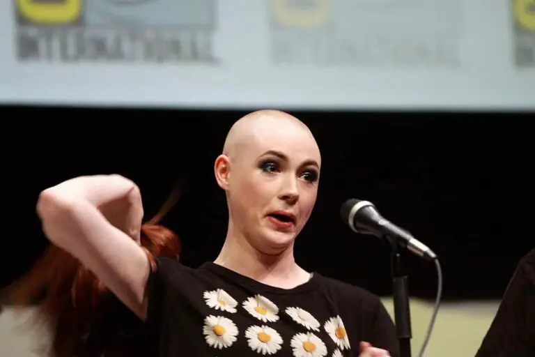 Karen Gillan bald