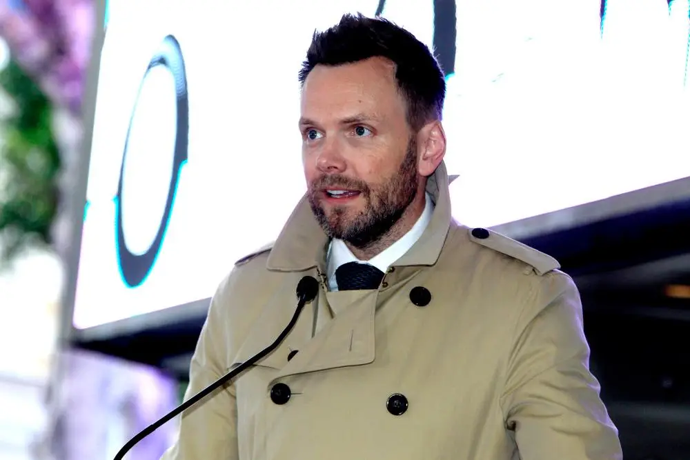 Joel McHale hair 2